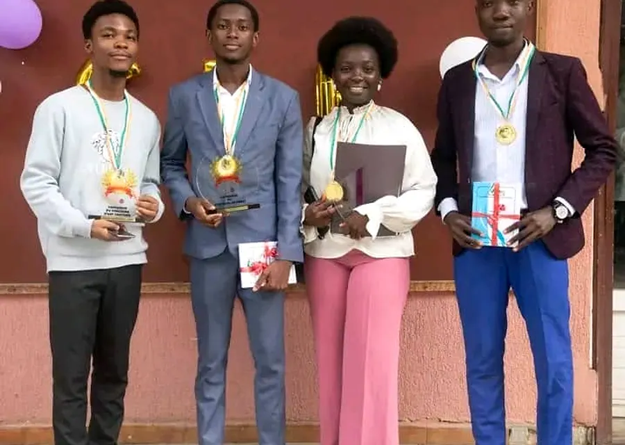 Les lauréats de l'UFCI avec leurs médailles et leurs trophées