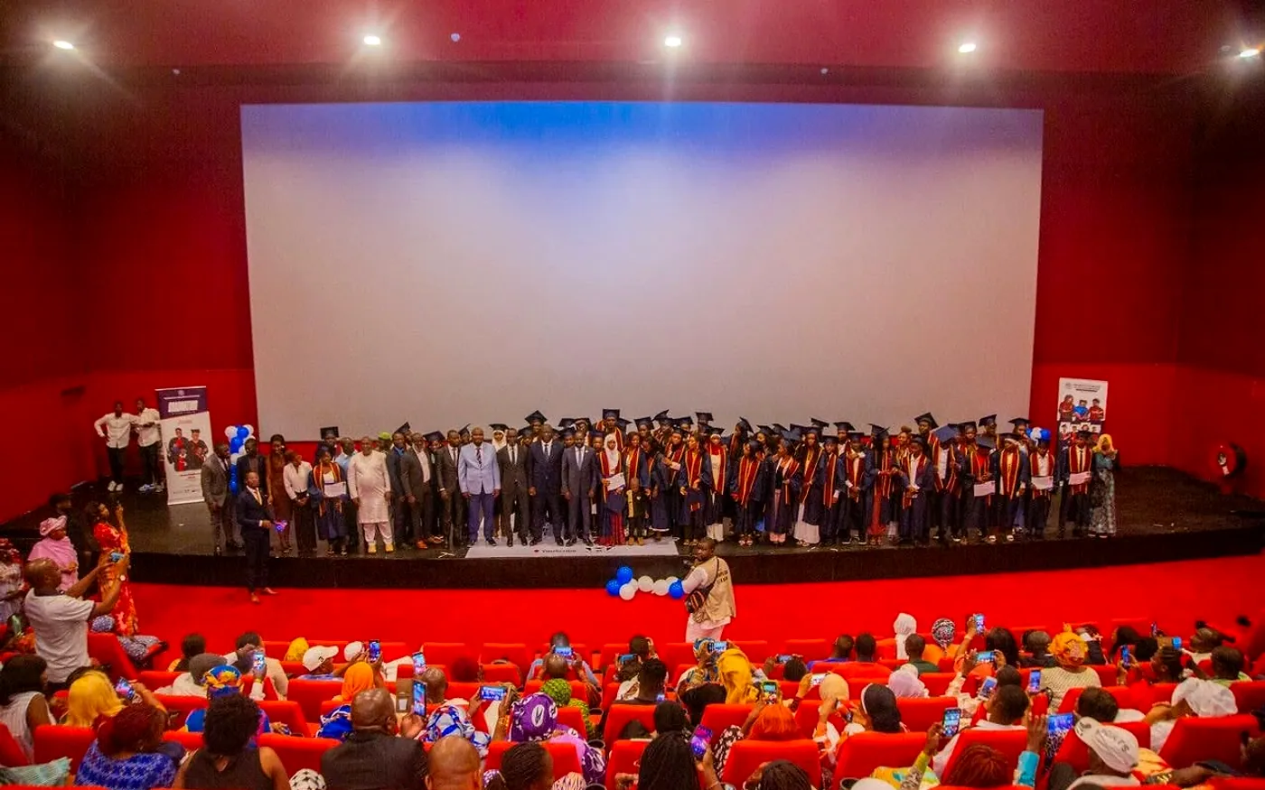 Vue générale de la salle pendant la cérémonie de remise des diplômes
